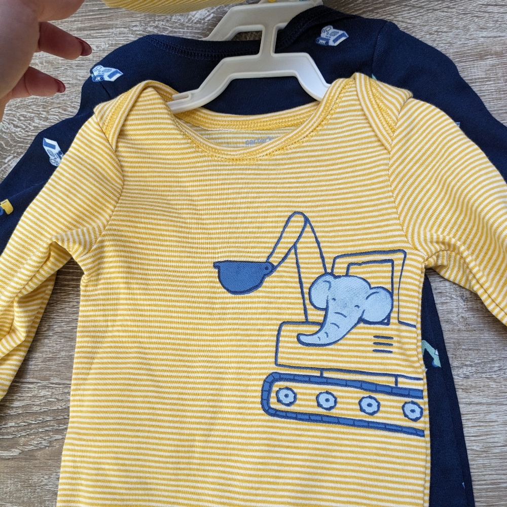 NWT Carter's 3 Piece Set, 2 Outfits and 1 Hat Size 6 Months - Picture 4 of 9